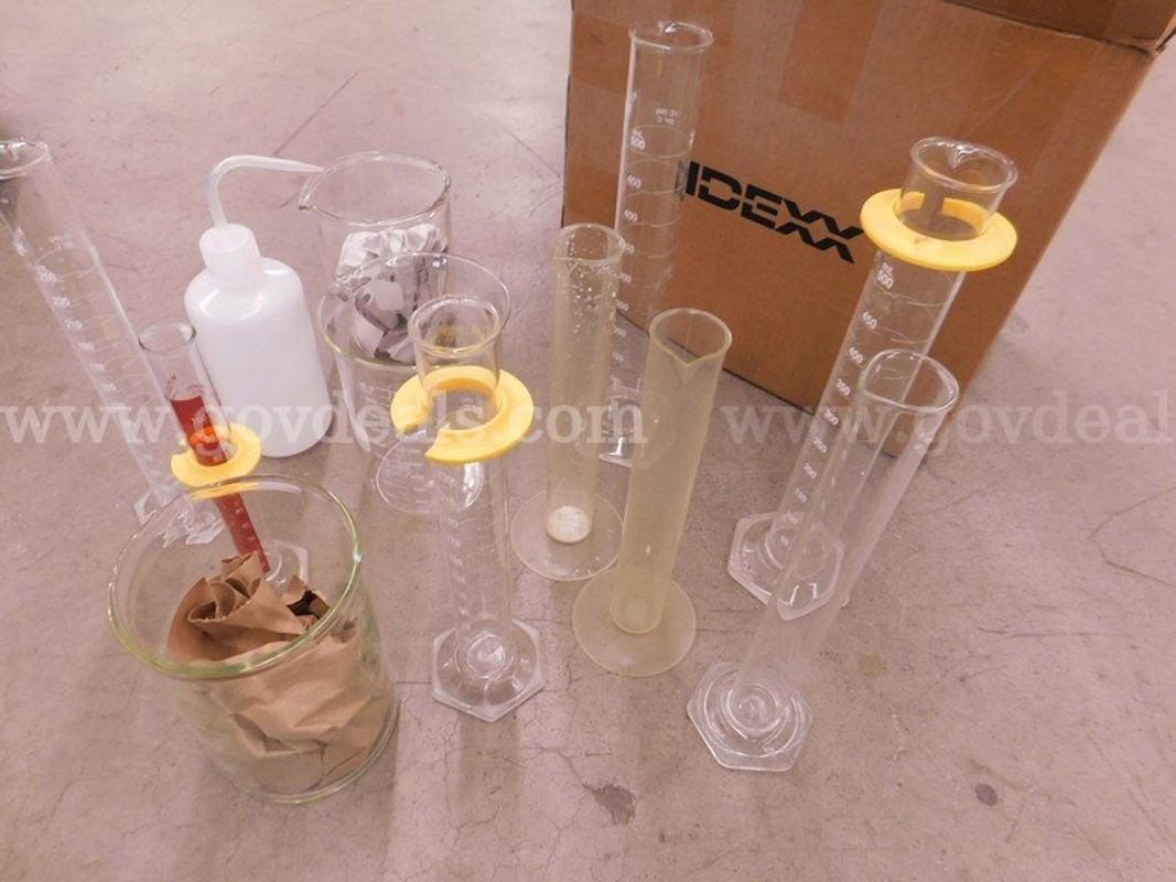 Scientific Lab Glassware - B1