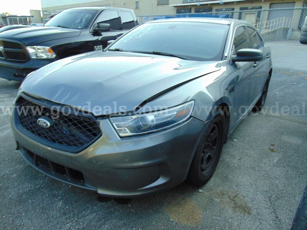 2018 Ford Taurus 4 Dr Sedan - Surplus Lot