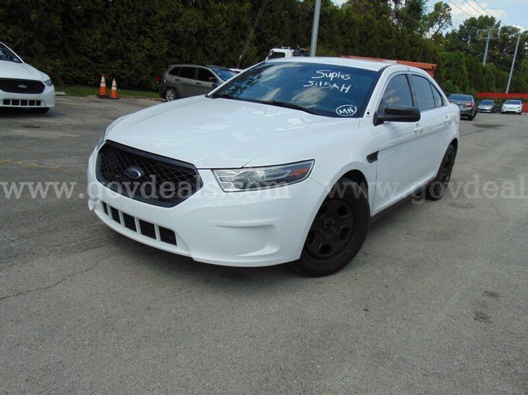 2018 Ford Taurus 4 Dr Sedan - Surplus Lot