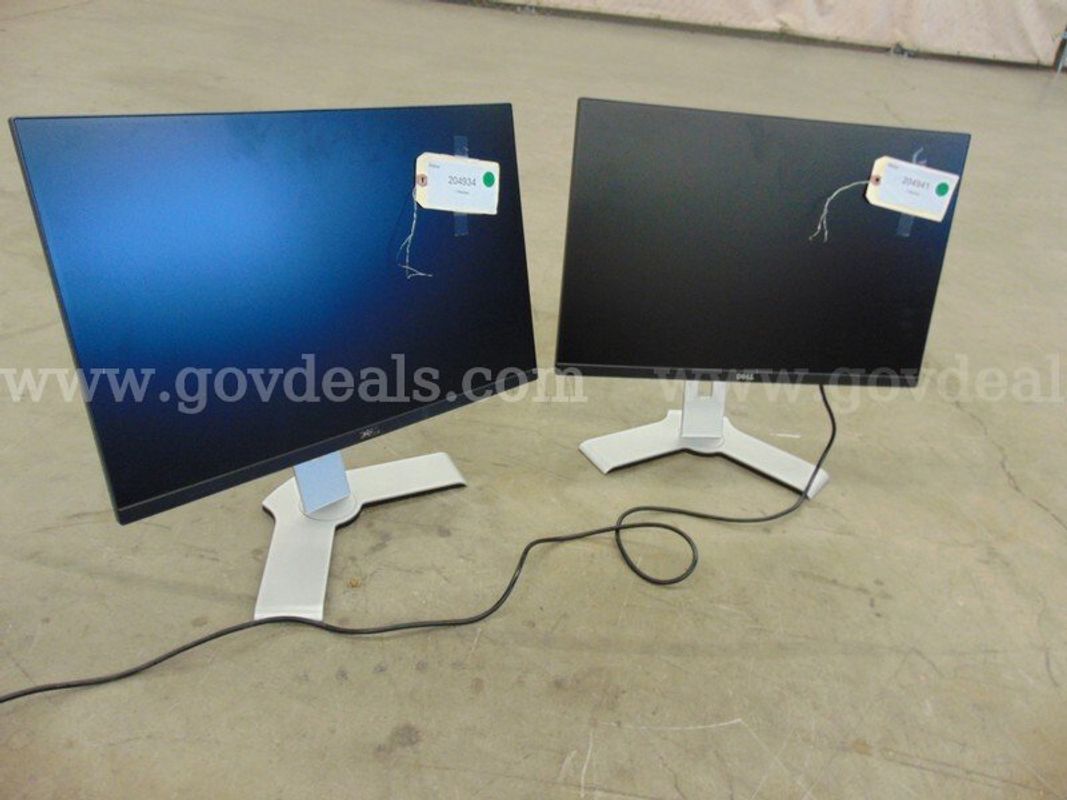 2 Dell 24" Monitors - B1