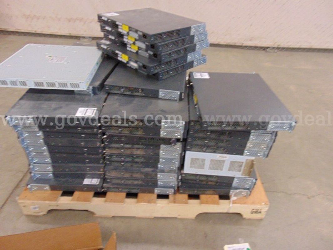 Lot of Networking Equipment & Switches - C5