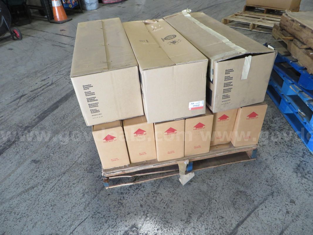 1 pallet - (3) Cummins oil pans, (21) Detroit Diesel cylinder kits.