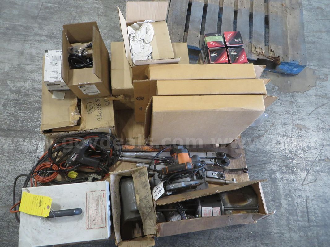 1 pallet Tools, Electric motors, Welder, Ford wheel covers and more
