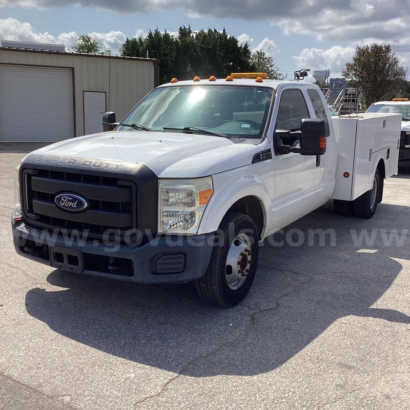 2016 Ford F-350 SD XL SuperCab Long Bed DRW 2WD Service Body