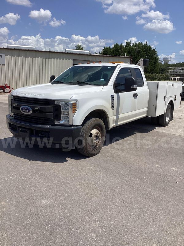 2019 Ford F-350 SD XL SuperCab Long Bed DRW 2WD with service body