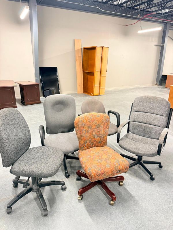 Set of 5 Rolling Office Chairs