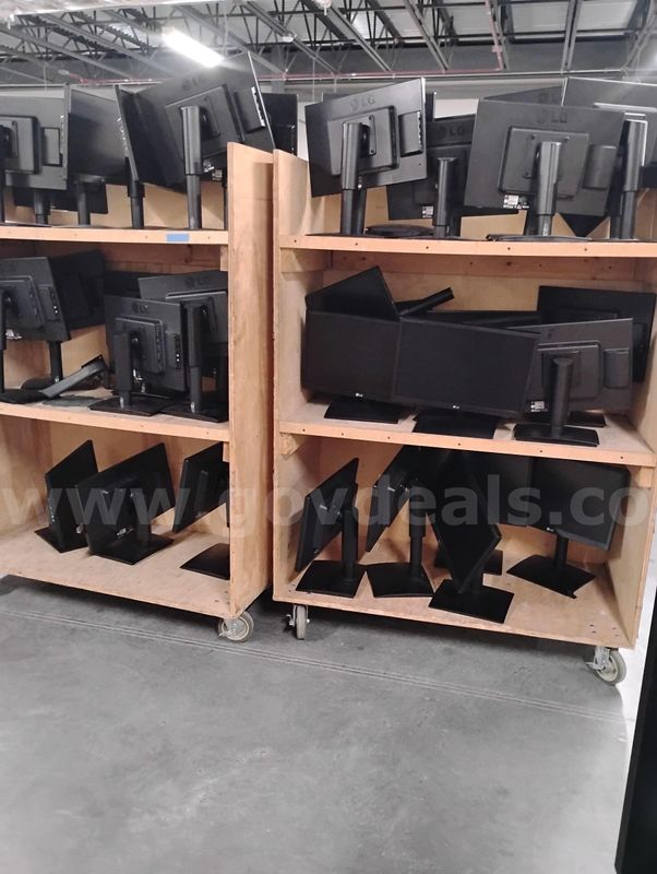 Lot of LG Monitors-Flatron 19CNV42K-B