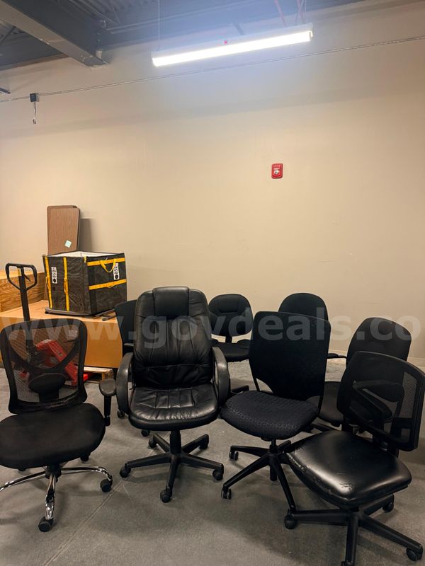 Set of 8 Black Rolling Office Chairs