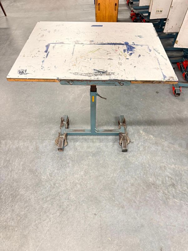 Set of 8 Adjustable Art Tables