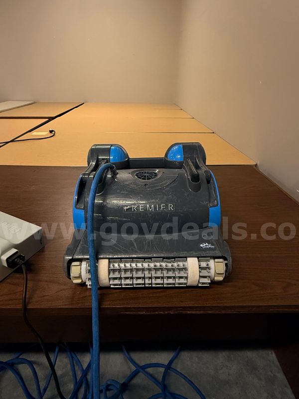 Dolphin Pool Vacuum with Control Box