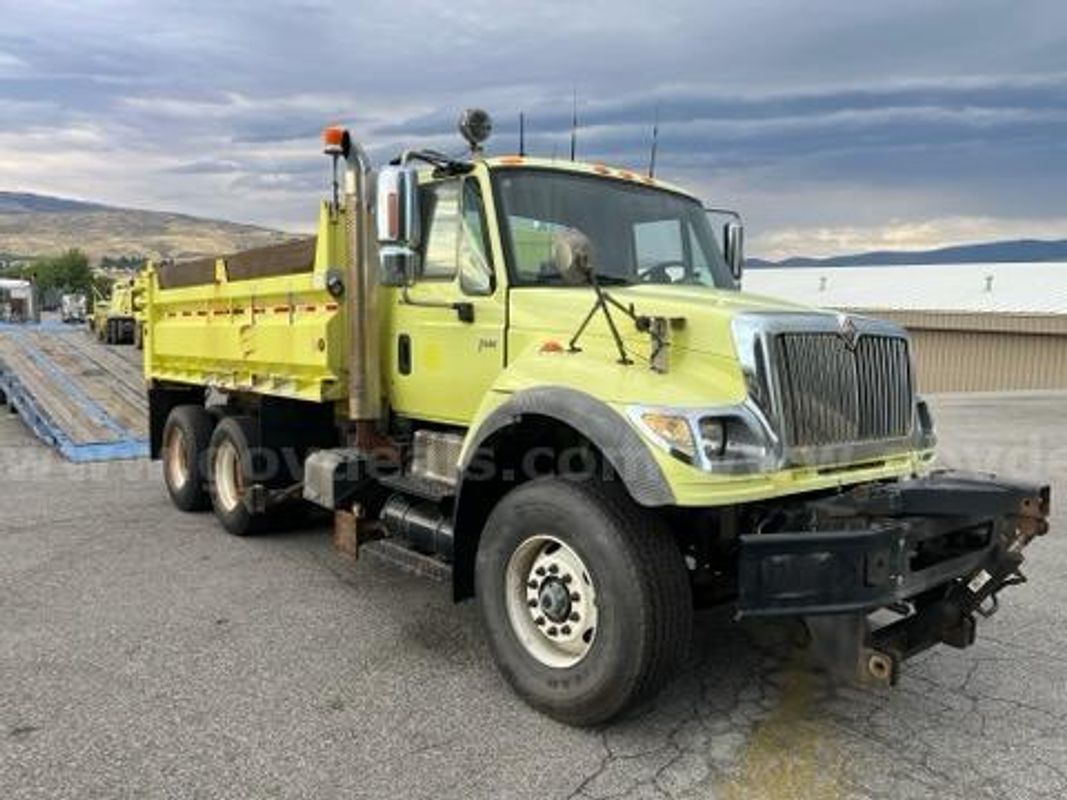 2005 International 7600 Dump Truck (ID#12461) (26-2163) 405
