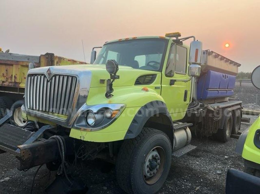 2013 International 7600 Sander/Deicer Truck (ID #12447) (Off-Site) (26-2034) 405