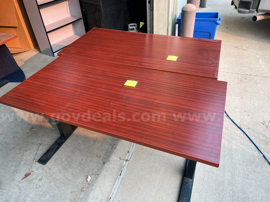 Stationary Office Desk (58"W x29"D x29"H) (7CT) (ID#12491) (26-2100-2) 477