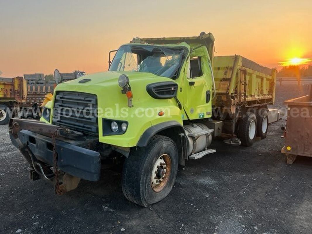 2016 International 7600 Dump Truck (ID #12518) (Off-Site) (26-2462) 405
