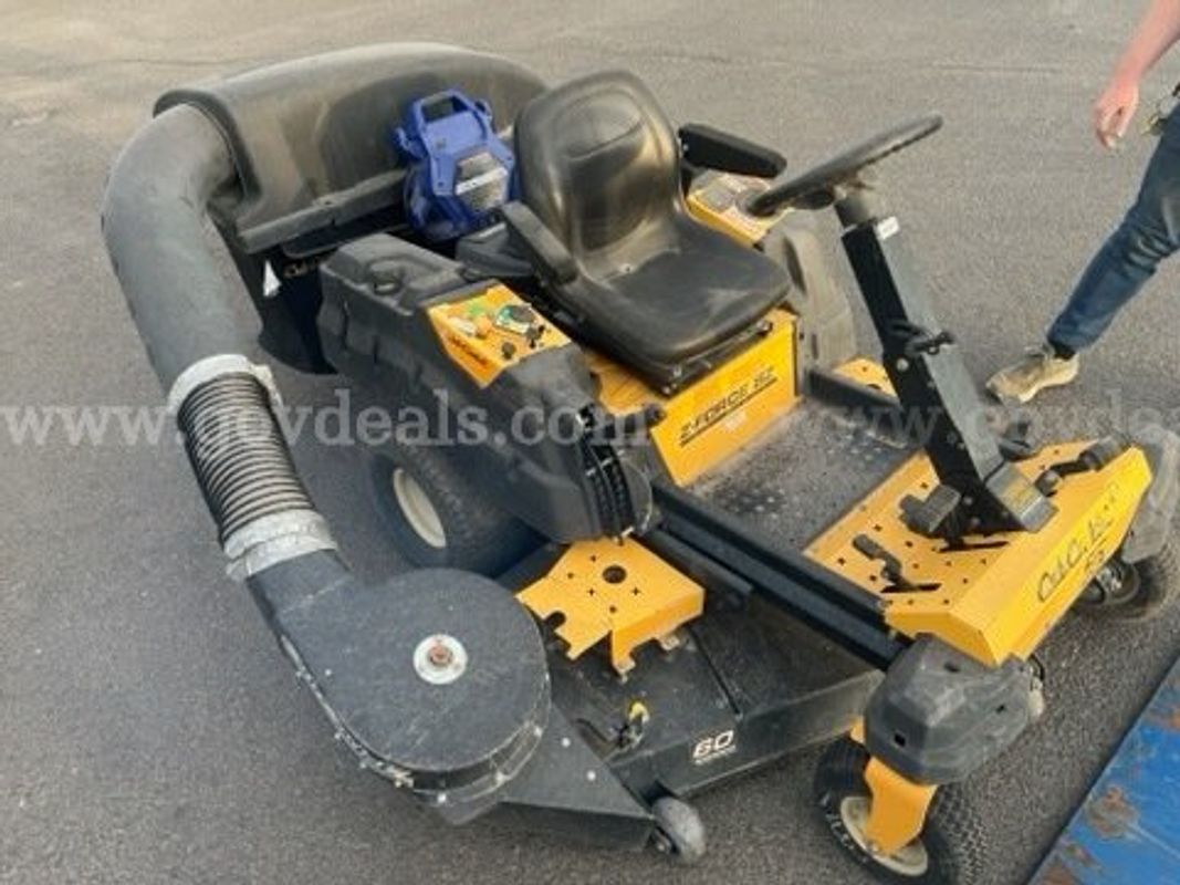 2014 Cub Cadet Riding Lawn Mower (ID#12522) (26-2558) 310