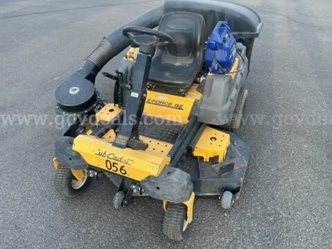 2014 Cub Cadet Riding Lawn Mower (ID#12524) (26-2559) 310