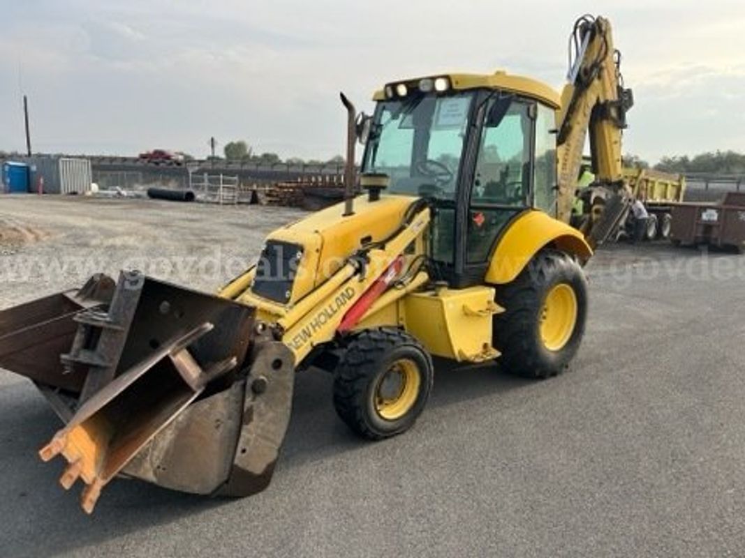 2003 New Holland Backhoe (ID#12534) (26-2626) 405