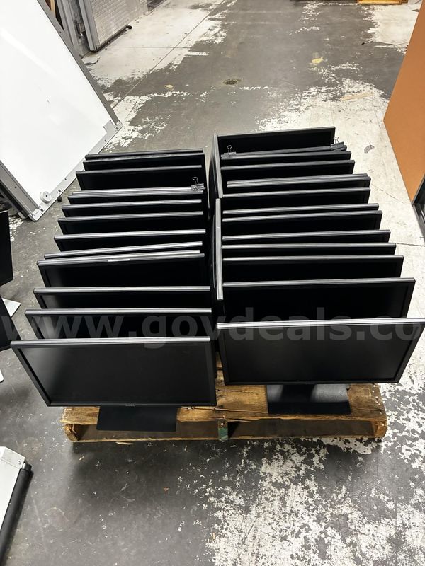 Lot of 30 Dell Computer Monitors