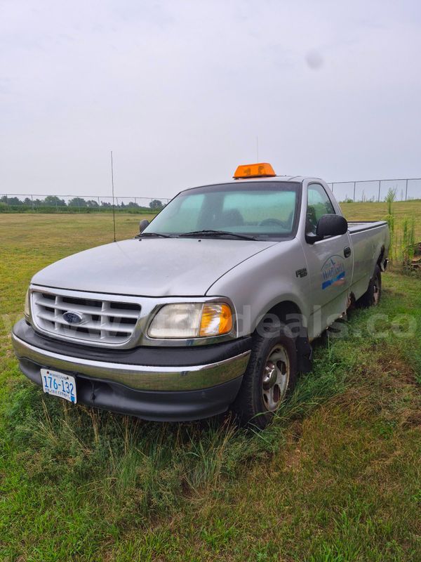 1999 Ford F-150 XL Reg. Cab Long Bed 2WD