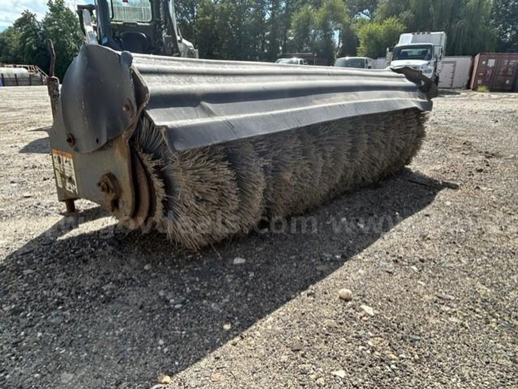 Melroe Ingersoll Rand 84" angle broom skid steer attachment (non running)