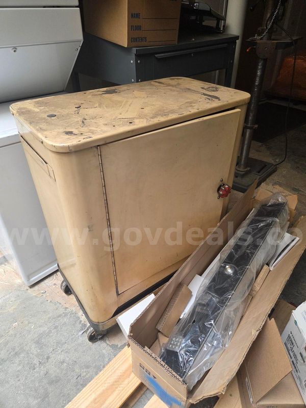 Metal rolling cabinet