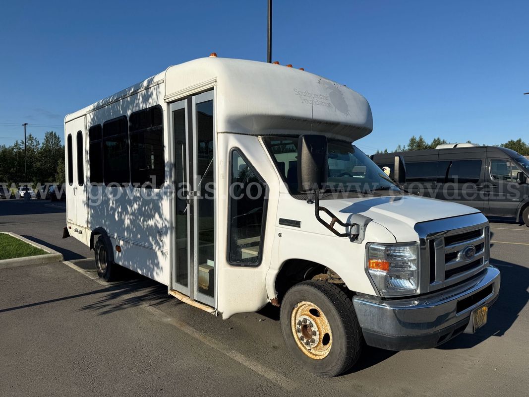 2010 Ford Econoline Bus