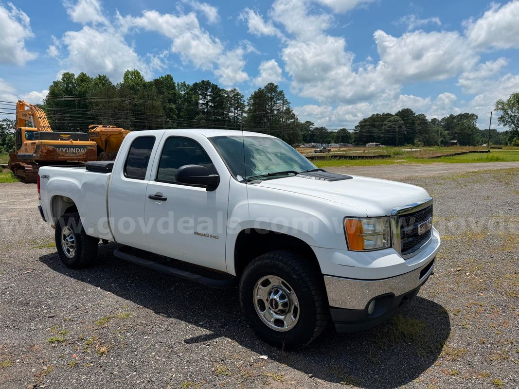 2011 GMC Sierra 2500 HD 4x4 Extended Cab Pickup
