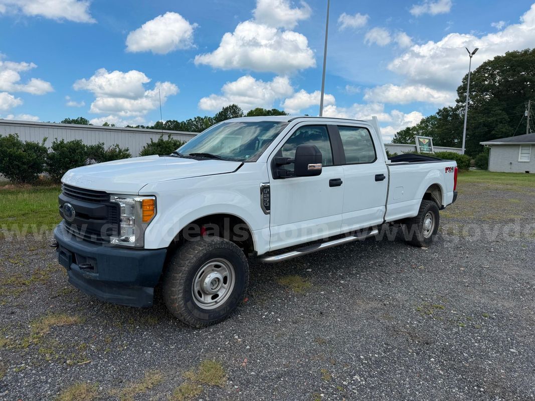 2017 Ford F-250 SD XL 4x4 Crew Cab Pickup