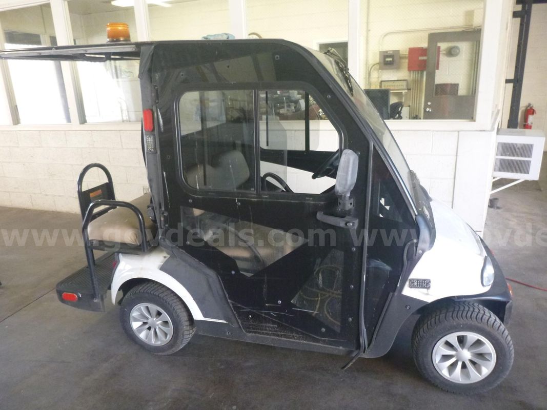 Cushman E-Z-GO Electric Cart