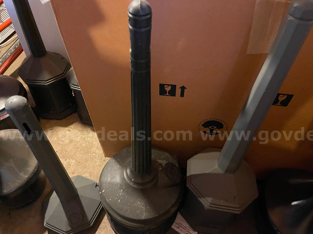 6 Plastic Smokers Receptables