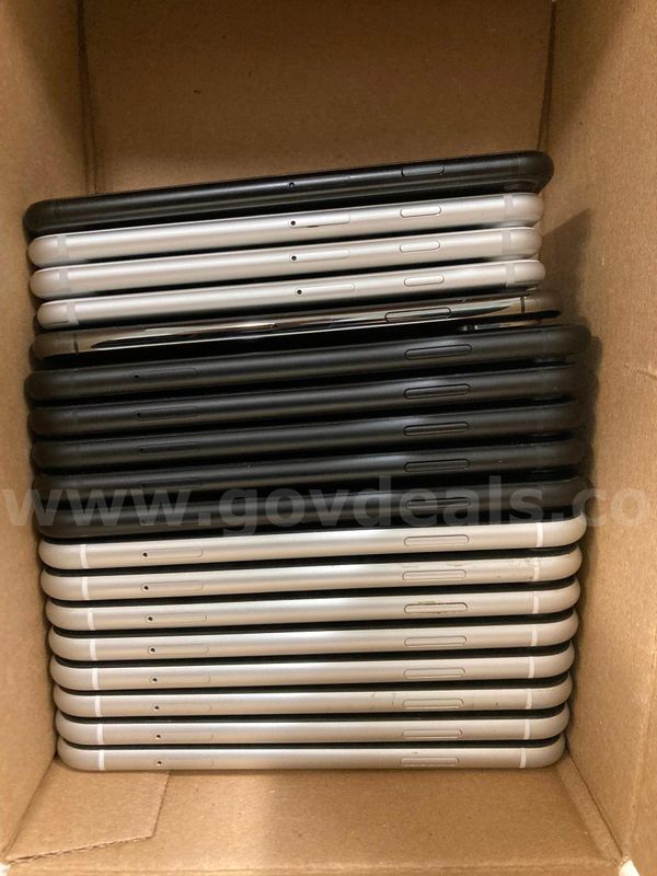 Lot of iPhones (18)