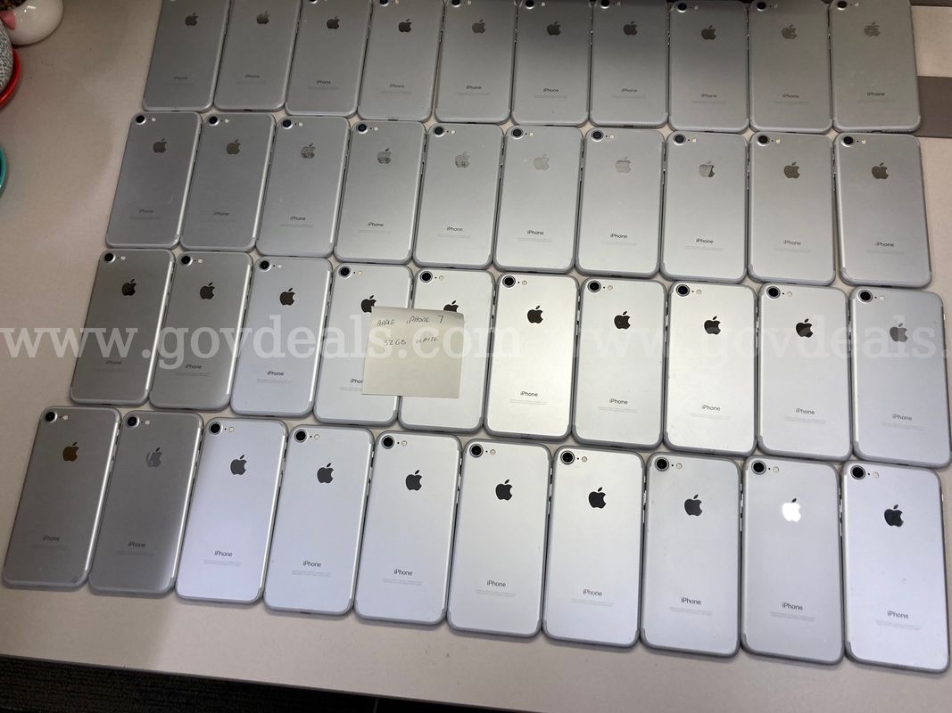 Lot of iPhones (58)