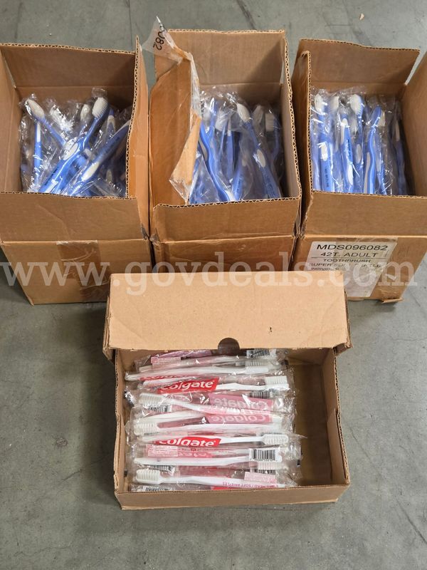 Bulk Lot of Individually Wrapped Toothbrushes (4 Boxes) – Medline & Colgate