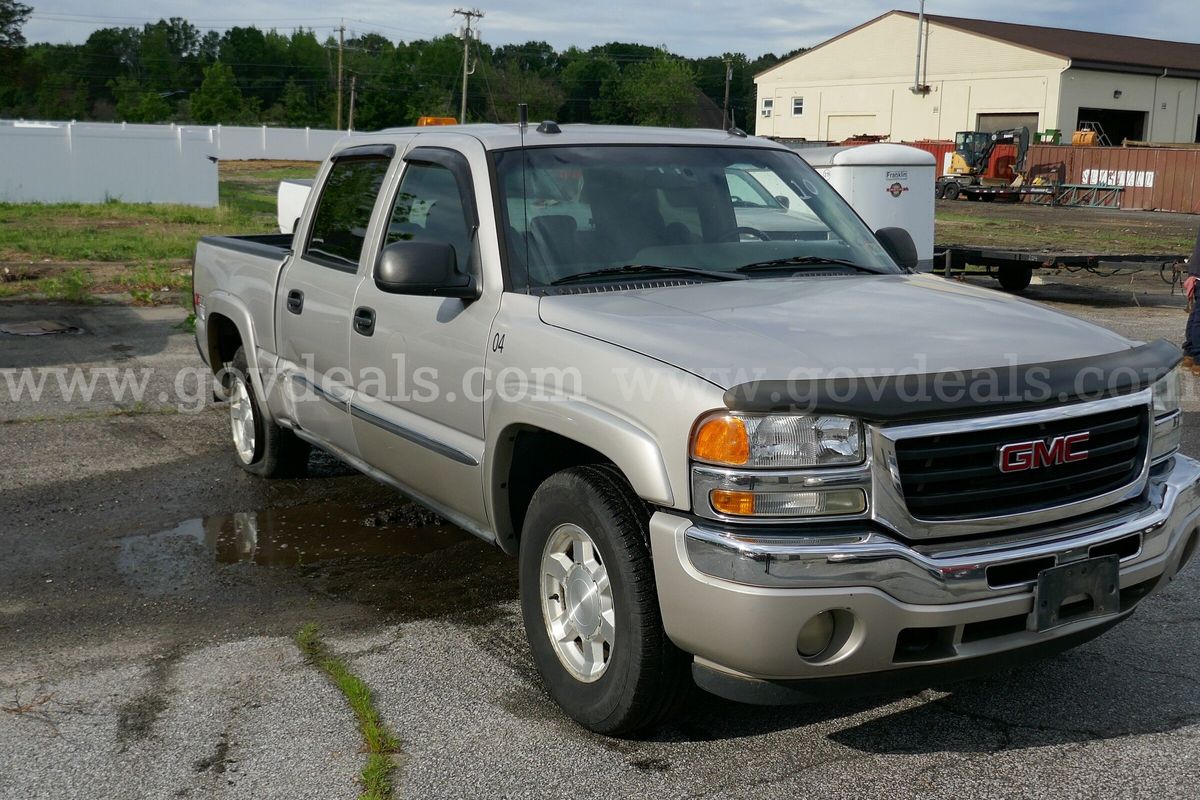 2005 GMC Sierra 1500 SLE Crew Cab Short Bed 4WD