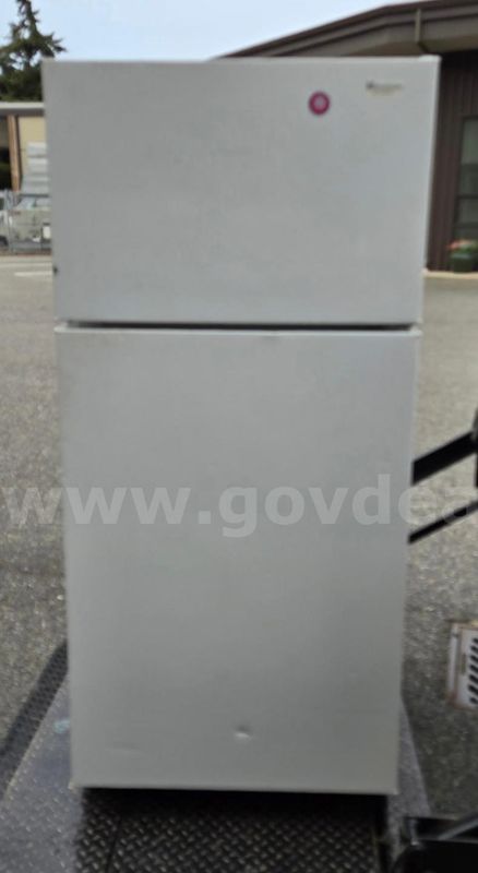 GE-Americana Top Freezer Refrigerator