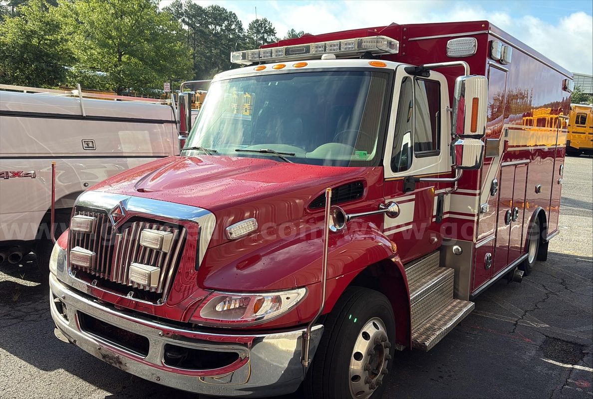 2013 International 4300 Ambulance