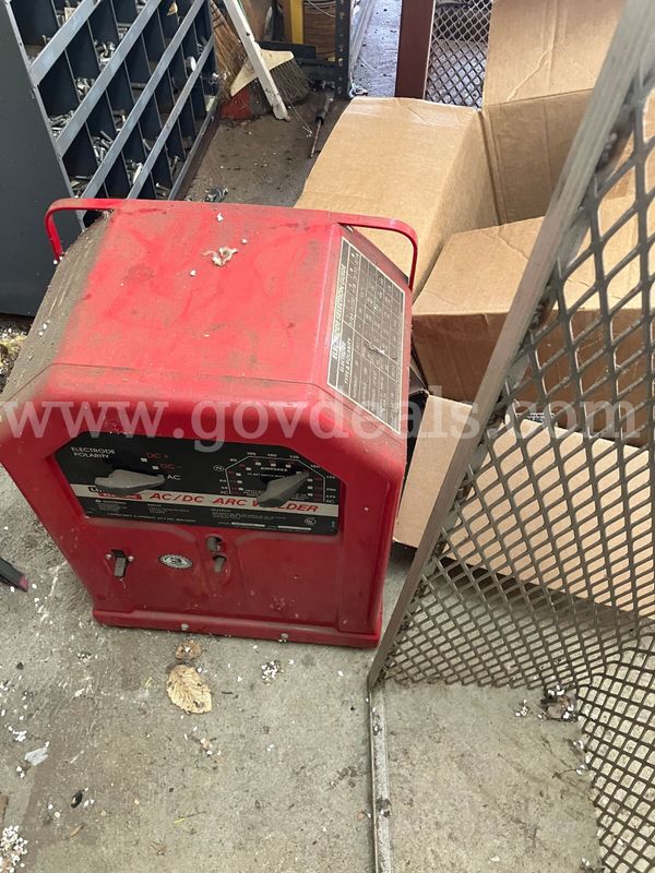 Items as pictured, welder, metal and air hose