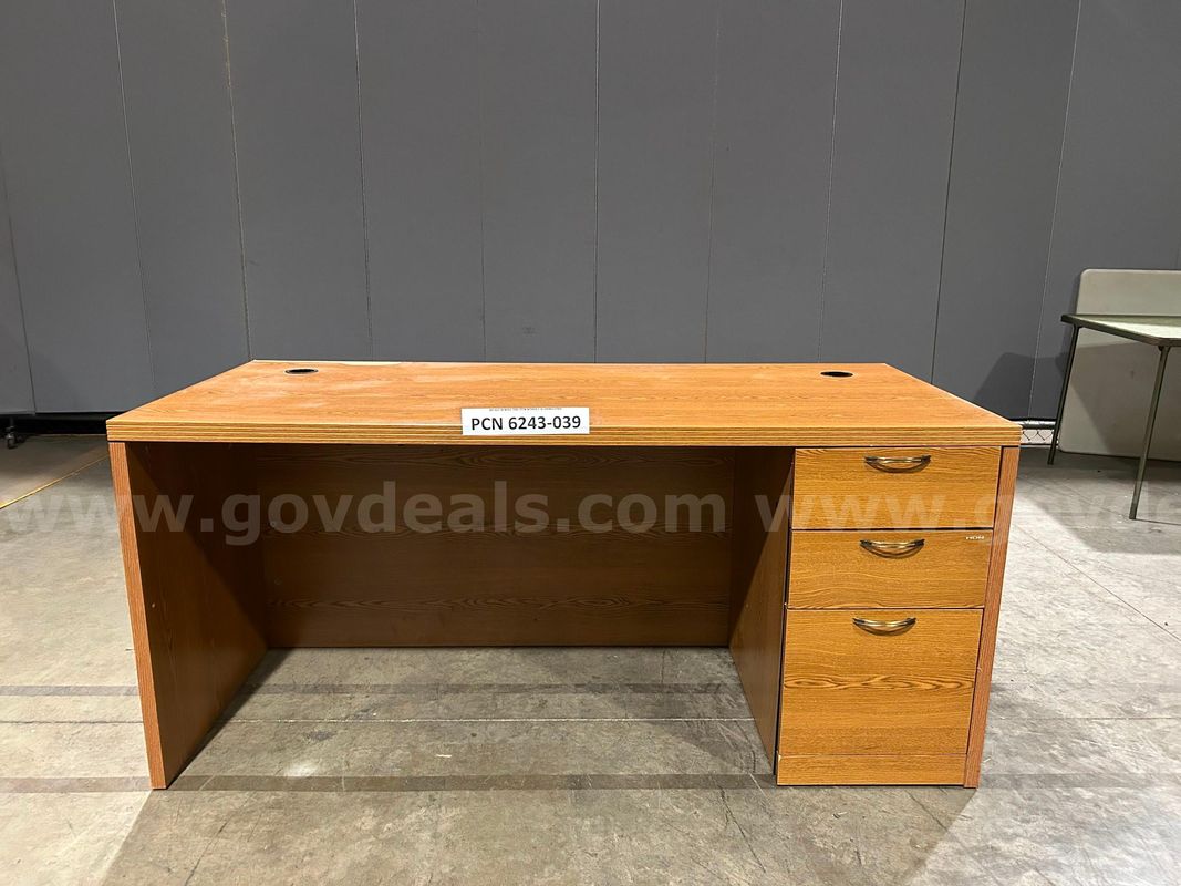 Desk, 3-Drawers, Wood (damage on top)