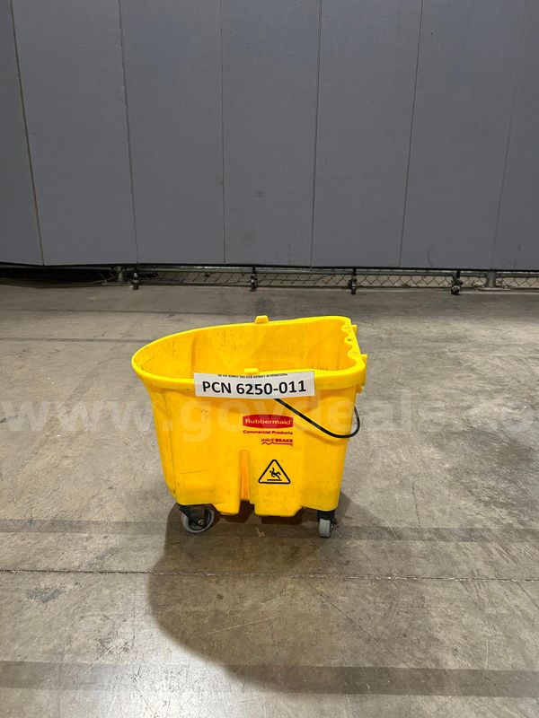 Bucket, Custodial, Rubbermaid, 8.75 gal, Plastic, With Wheels