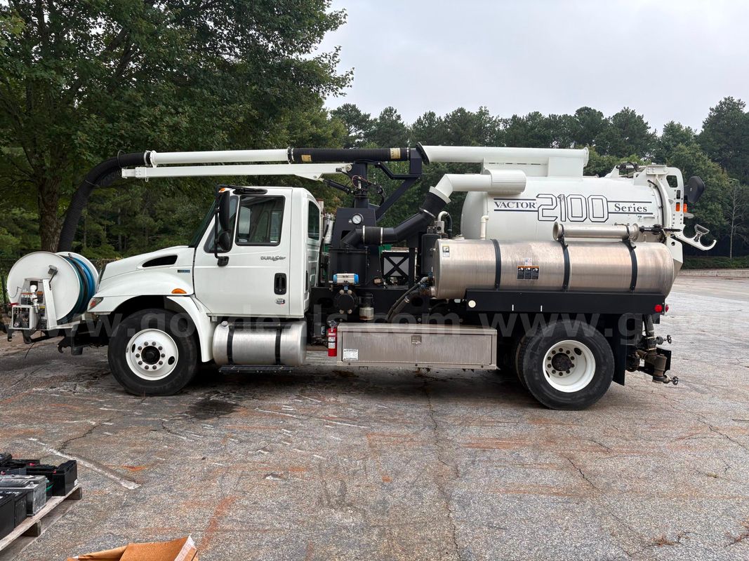 2013 International Durastar 4300 with Vactor 2100 Series Jet Vac
