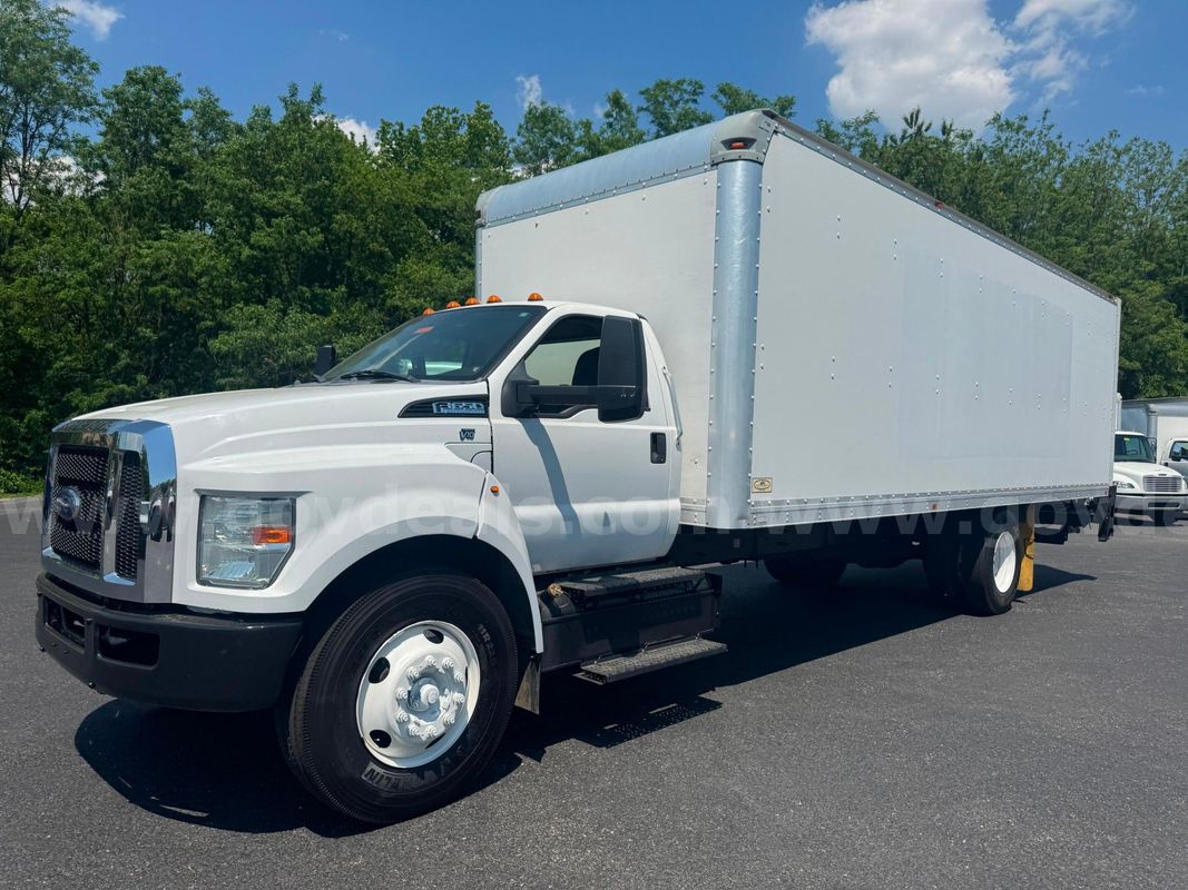 2016 Ford F650 26' Box Truck
