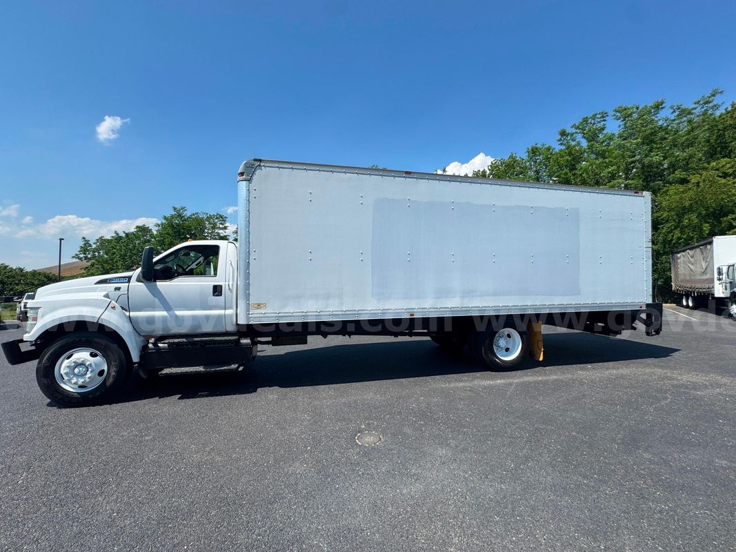 2016 Ford F650 26' Box Truck