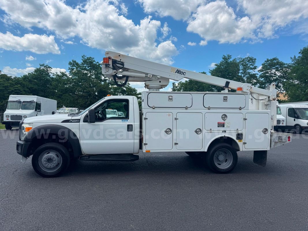 2012 Ford F450 Service Body With Aerial Bucket