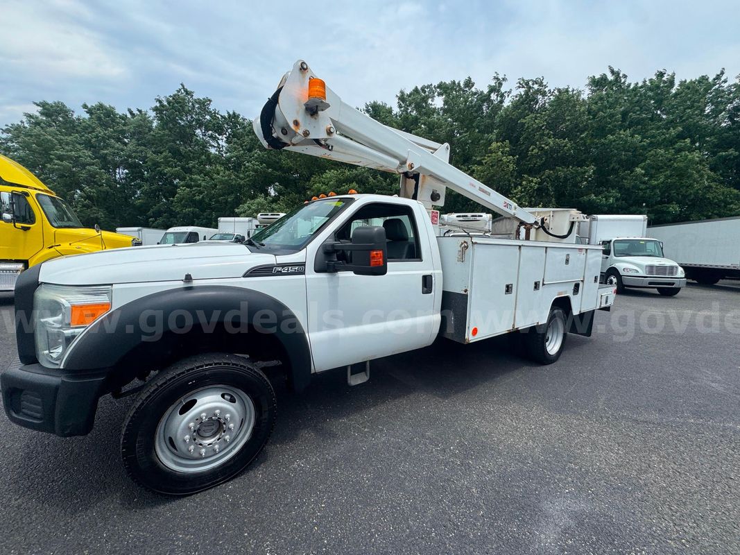 2015 Ford F450 4x4 Service Body With Aerial Bucket