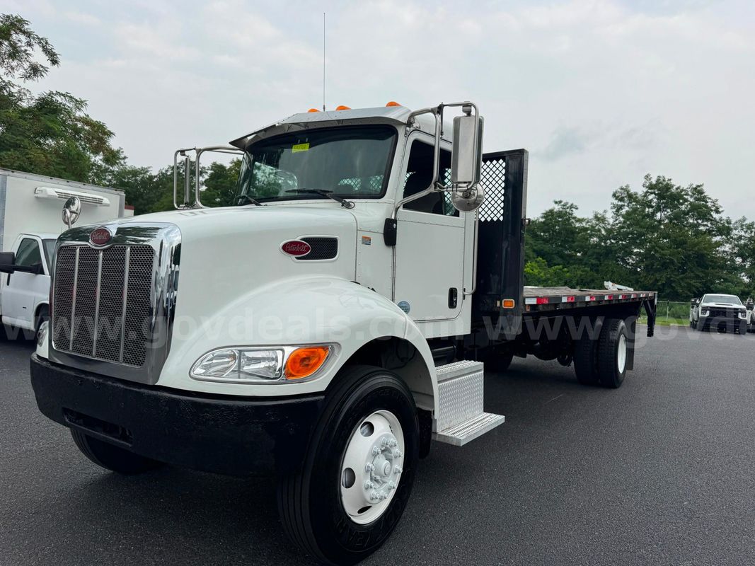 2016 Peterbilt 337 26' Flatbed
