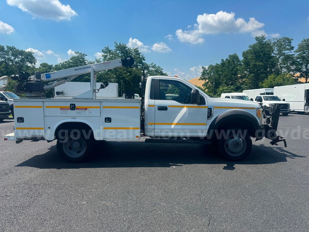 2017 FORD F550 4X4, DRW, SERVICE BODY TRUCK