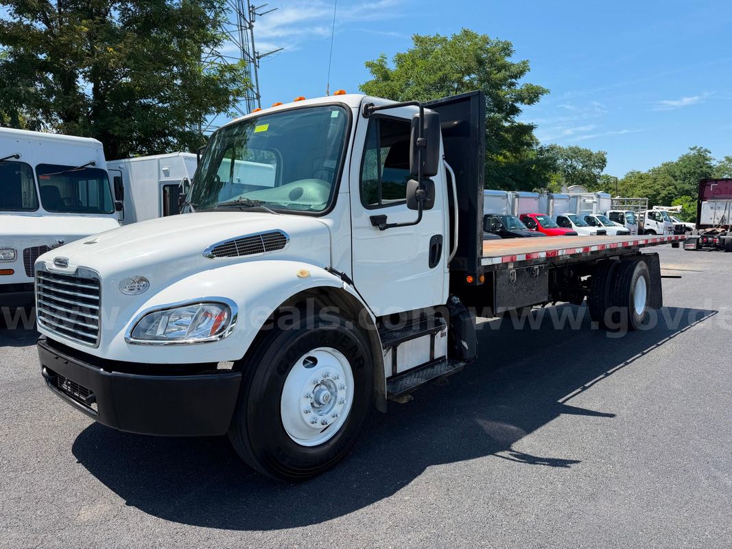 2015 Freightliner M2, Non-Cdl 24' Flatbed
