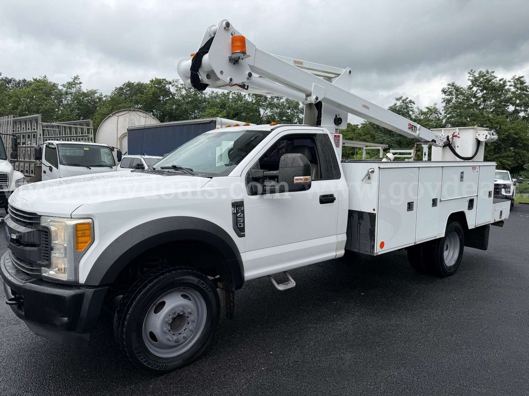 2017 FORD F450 AERIAL BUCKET TRUCK