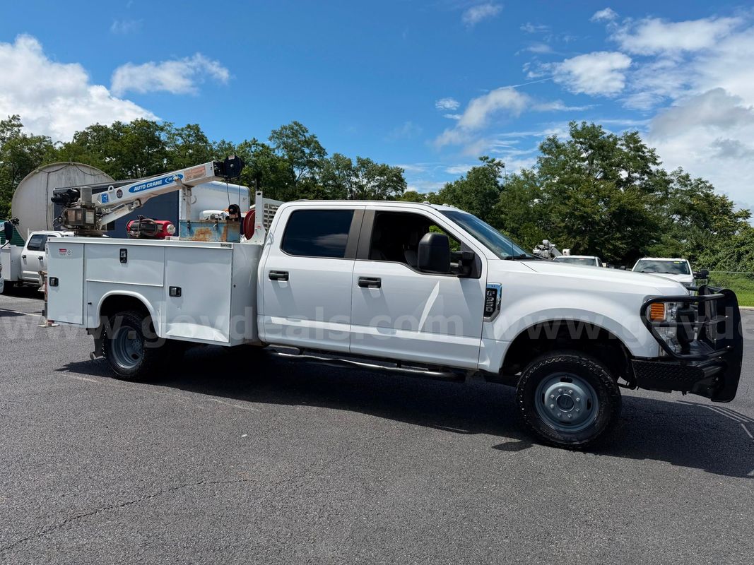 2021 FORD F350, CREW CAB, 4X4 SERVICE BODY WITH CRANE