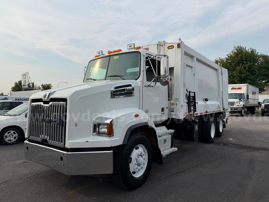 2016 Western Star 4700 Rear Loader Garbage Truck